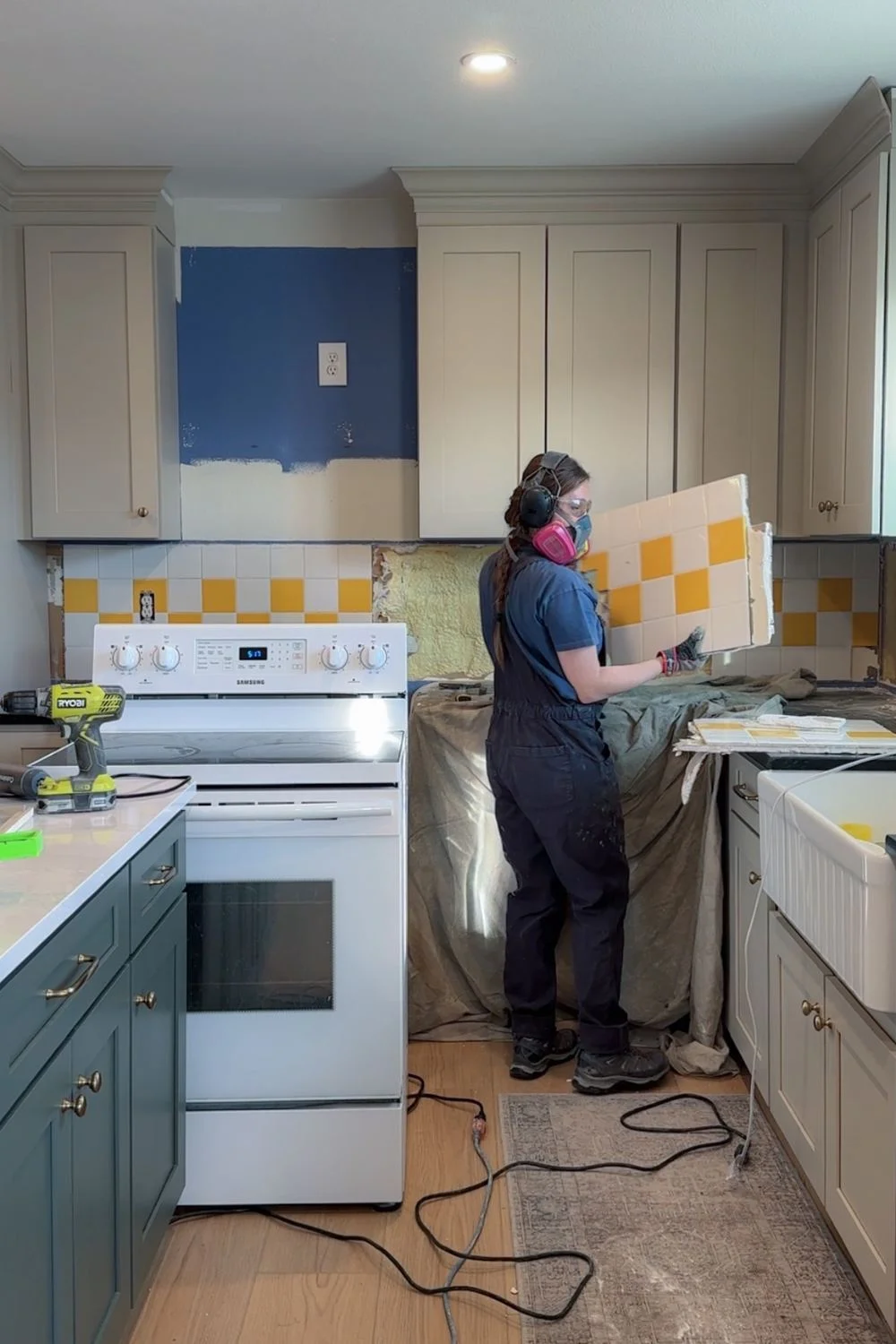 How to Install a V-Groove Plank Kitchen Backsplash_removing old backsplash