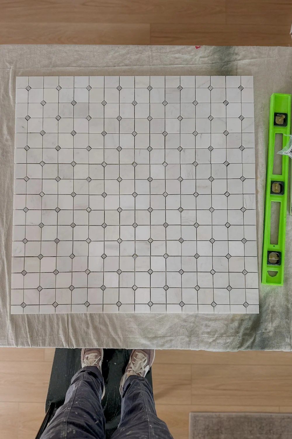 How to Install a V-Groove Plank Kitchen Backsplash_tile insert