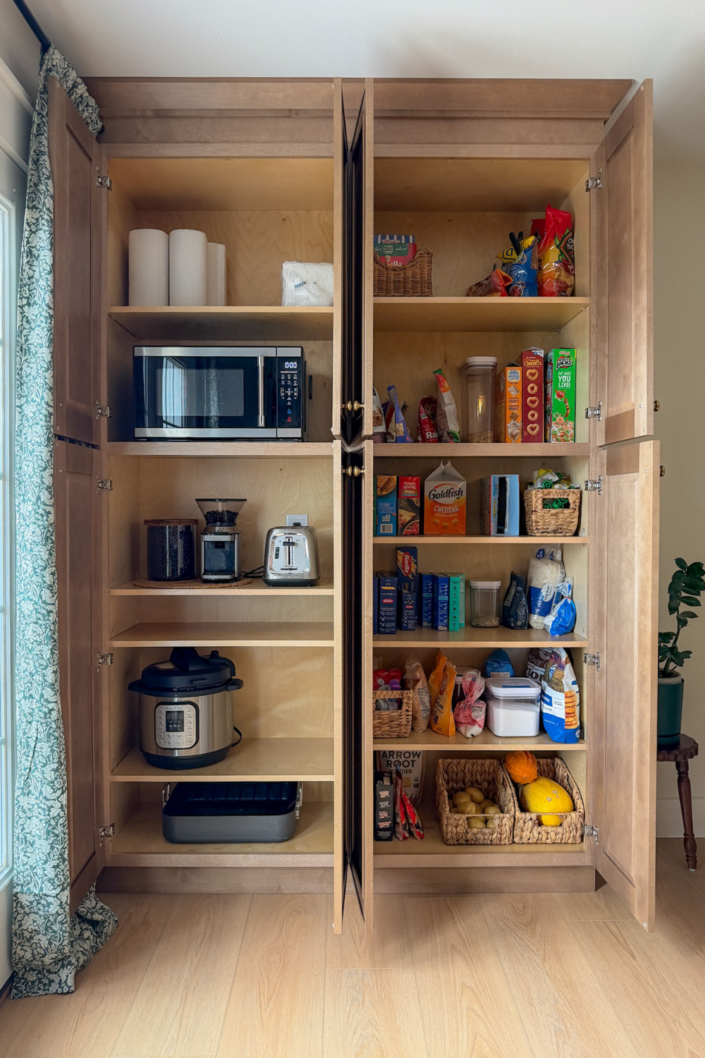 DIY Pantry Cabinets Organization