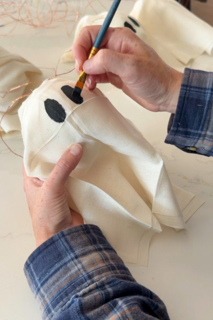 DIY Glowing Ghost Garland_face
